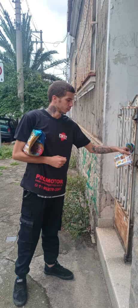 Distribuição de Panfletos em Botucatu - SP