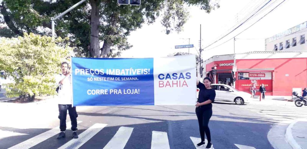 Faixas, Homem Seta, Bandeiradas e Pirulito Informativo em Água Rasa - SP