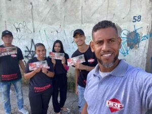 Faixas Homem Seta Bandeiradas e Pirulito Informativo em Higienópolis SP